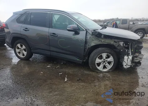 2021 Toyota Rav4 Xle z USA, uszkodzony, nr VIN 2T3P1RFV0MW201563